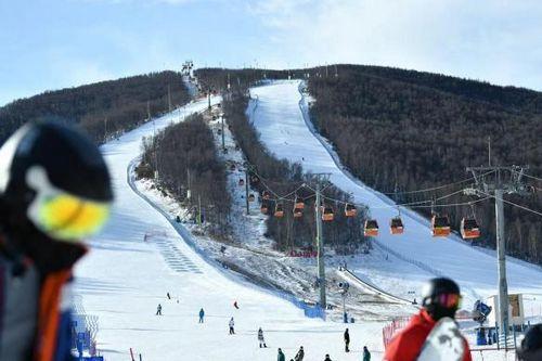 滑雪破圈：雪客每天消費(fèi)千元，有教...